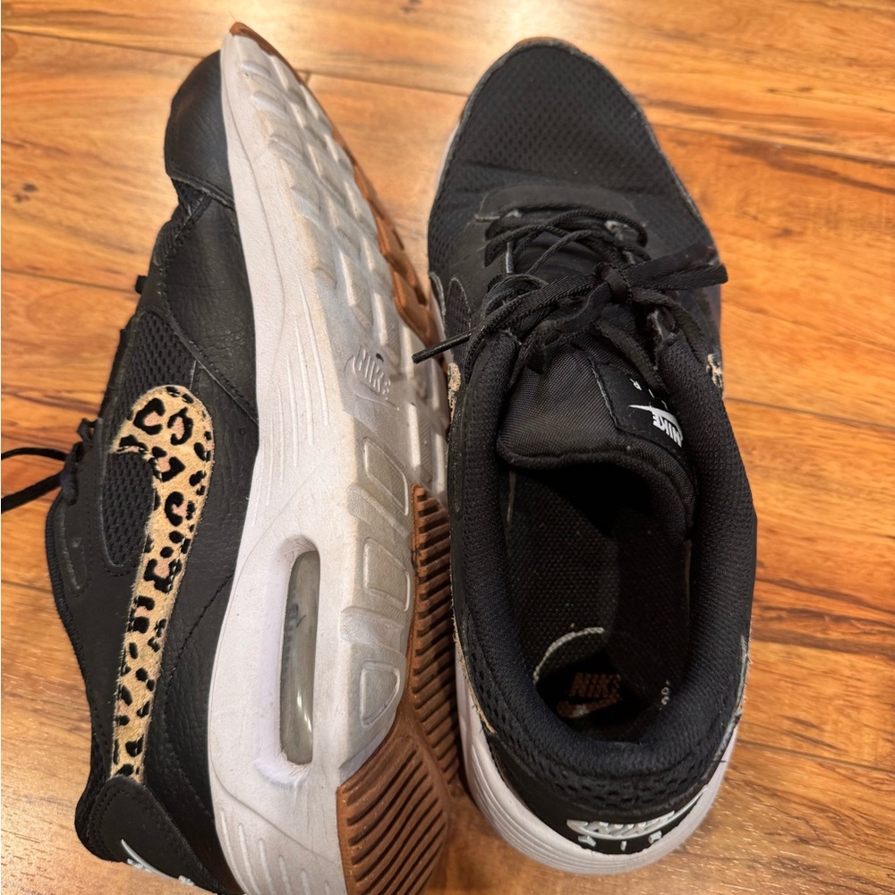 Nike Women's Black and Leopard Print Athletic Shoes